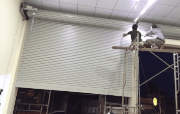 Làm thế nào để đóng mở cửa cuốn khi mất điện